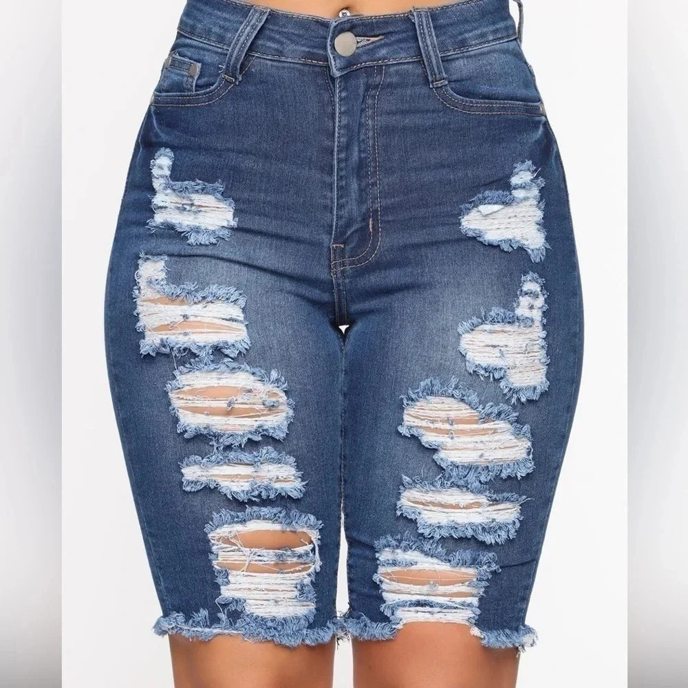 Fashion Nova Distressed Bermuda Short Jeans Size 13 - Picture 8 of 10